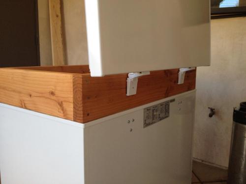 Removed lid screws, re-install on wood collar
